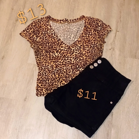 Leopard print V-neck T-shirt - Picture 6 of 6